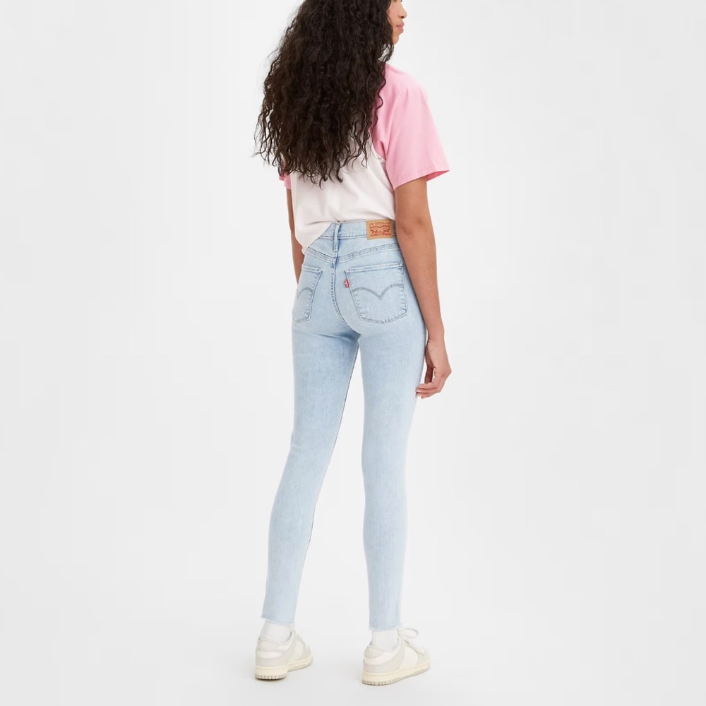 NWT Levi’s 720 High Rise Super Skinny Women’s Jeans 27x30 Light Wash - Picture 4 of 8